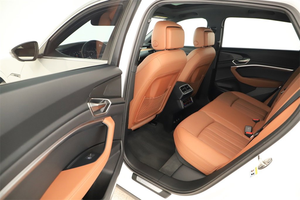 Used 2024 Audi Q8 e-tron Premium Plus w/ Premium Plus Package image 27