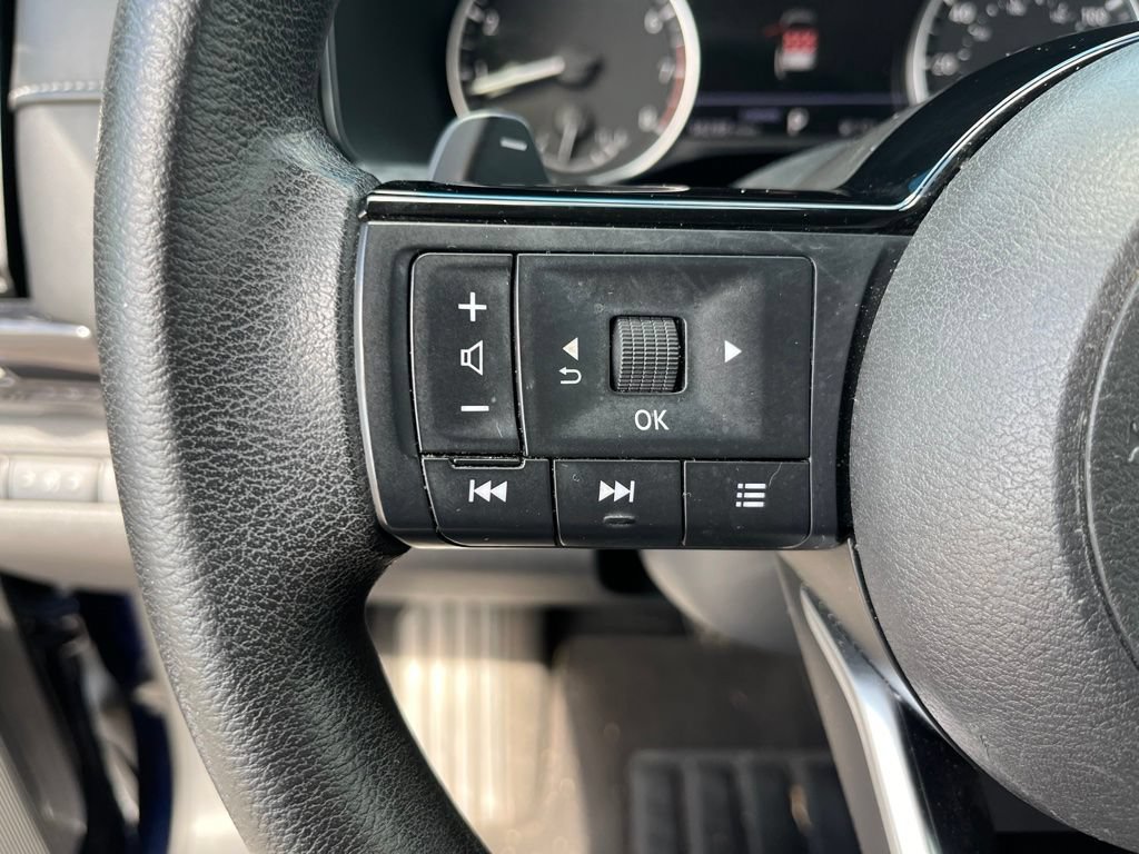 Used 2022 Nissan Pathfinder S FWD image 11