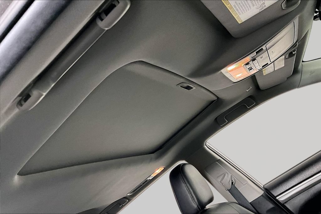 Used 2019 Toyota Highlander Limited FWD image 26