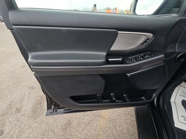 Used 2025 Ford Expedition Active AWD/4WD image 12