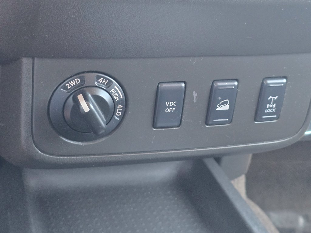 Used 2011 Nissan Frontier PRO-4X AWD/4WD image 35