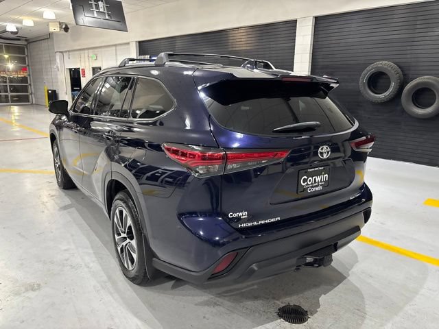 Used 2020 Toyota Highlander XLE AWD/4WD image 6