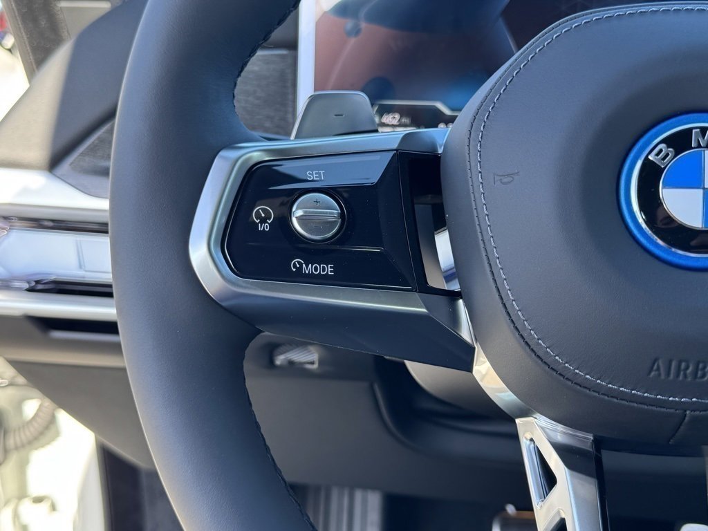 New 2026 BMW 750e xDrive w/ Premium Package image 24
