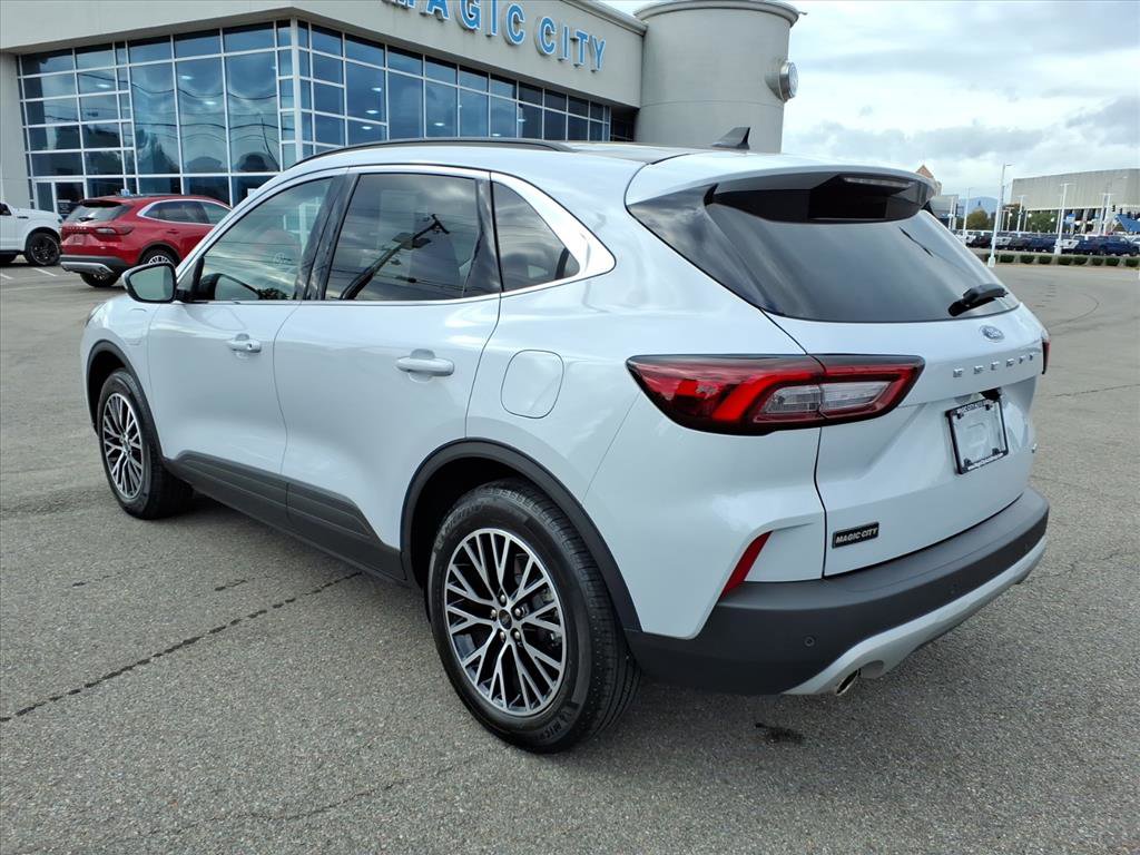 Used 2025 Ford Escape SE image 3