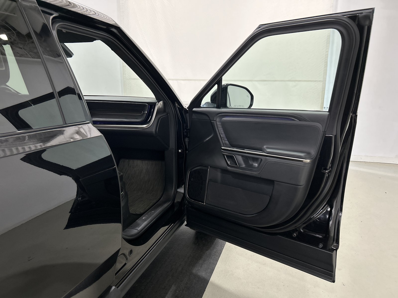 Used 2024 Rivian R1T Adventure AWD/4WD image 18