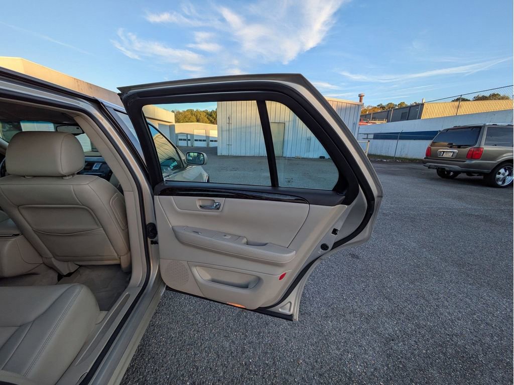 Used 2008 Cadillac DTS w/1SA image 21