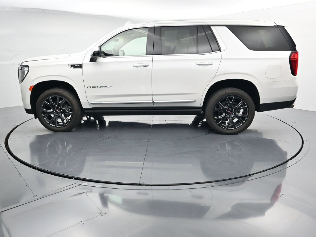 Used 2024 GMC Yukon Denali w/ Advanced Technology Package AWD/4WD image 2