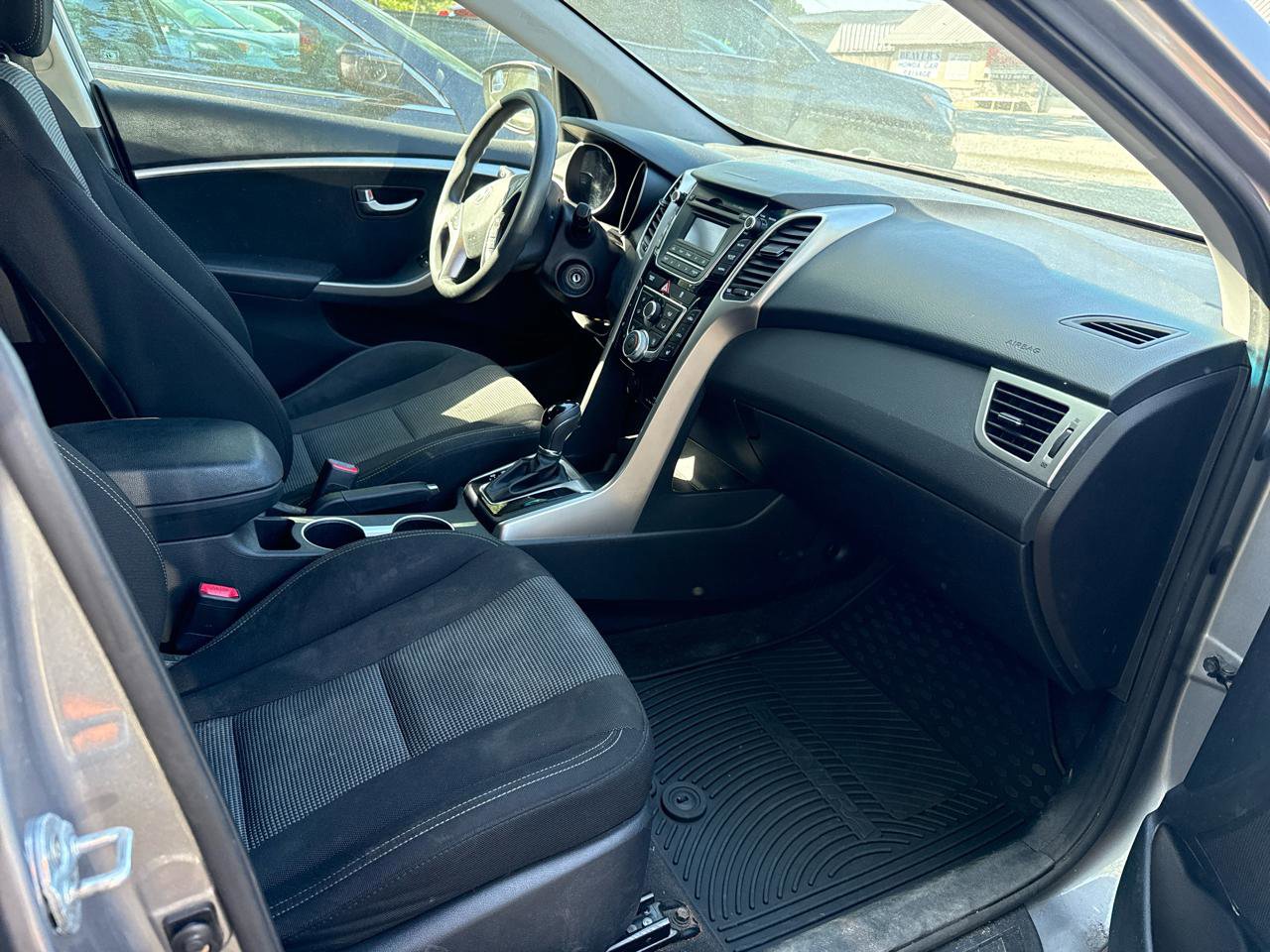 Used 2015 Hyundai Elantra GT FWD image 9