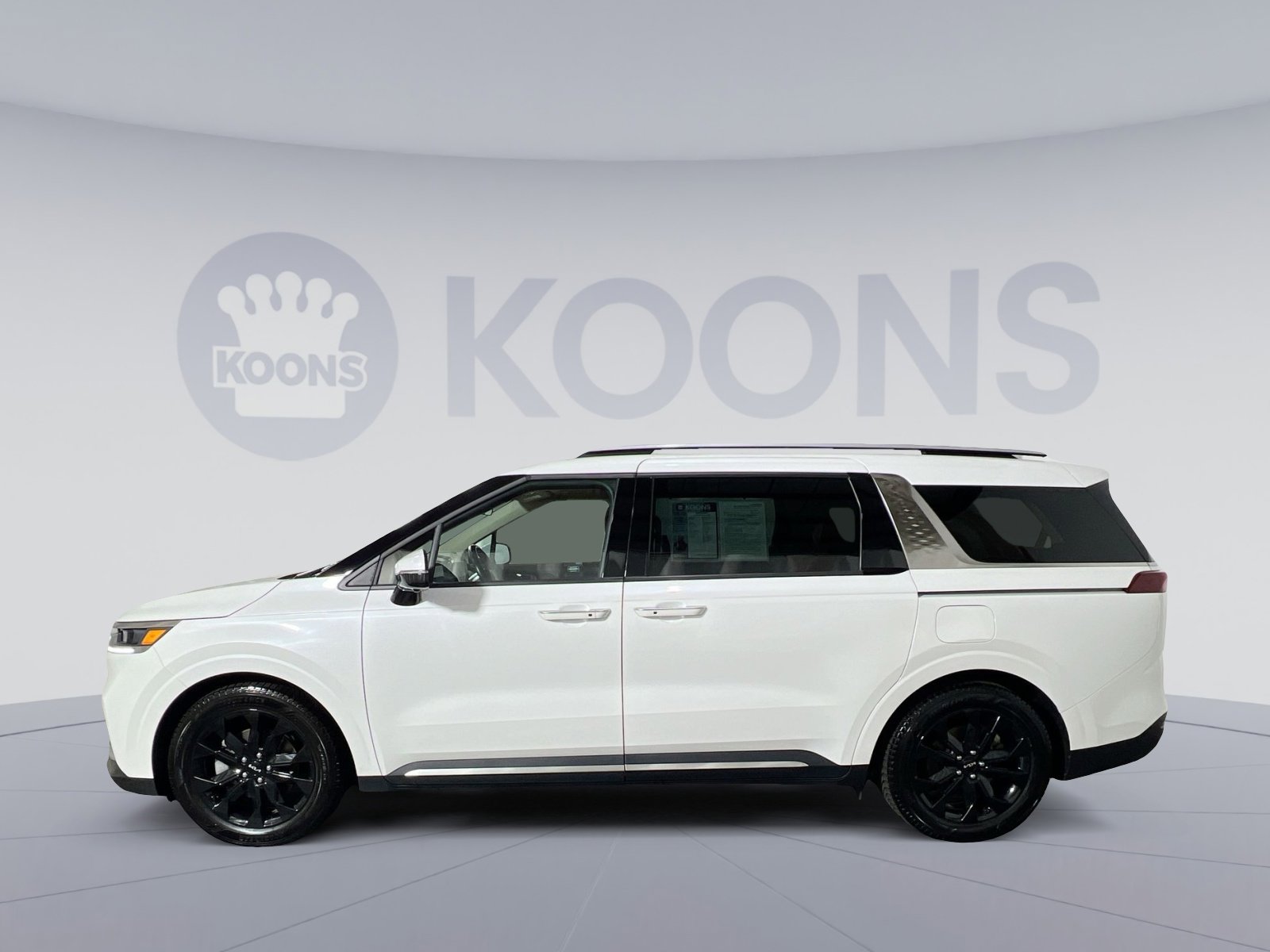 Used 2023 Kia Carnival SX image 2