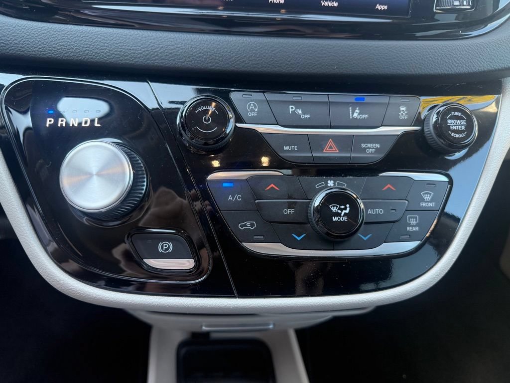 Used 2023 Chrysler Pacifica Touring-L FWD image 26