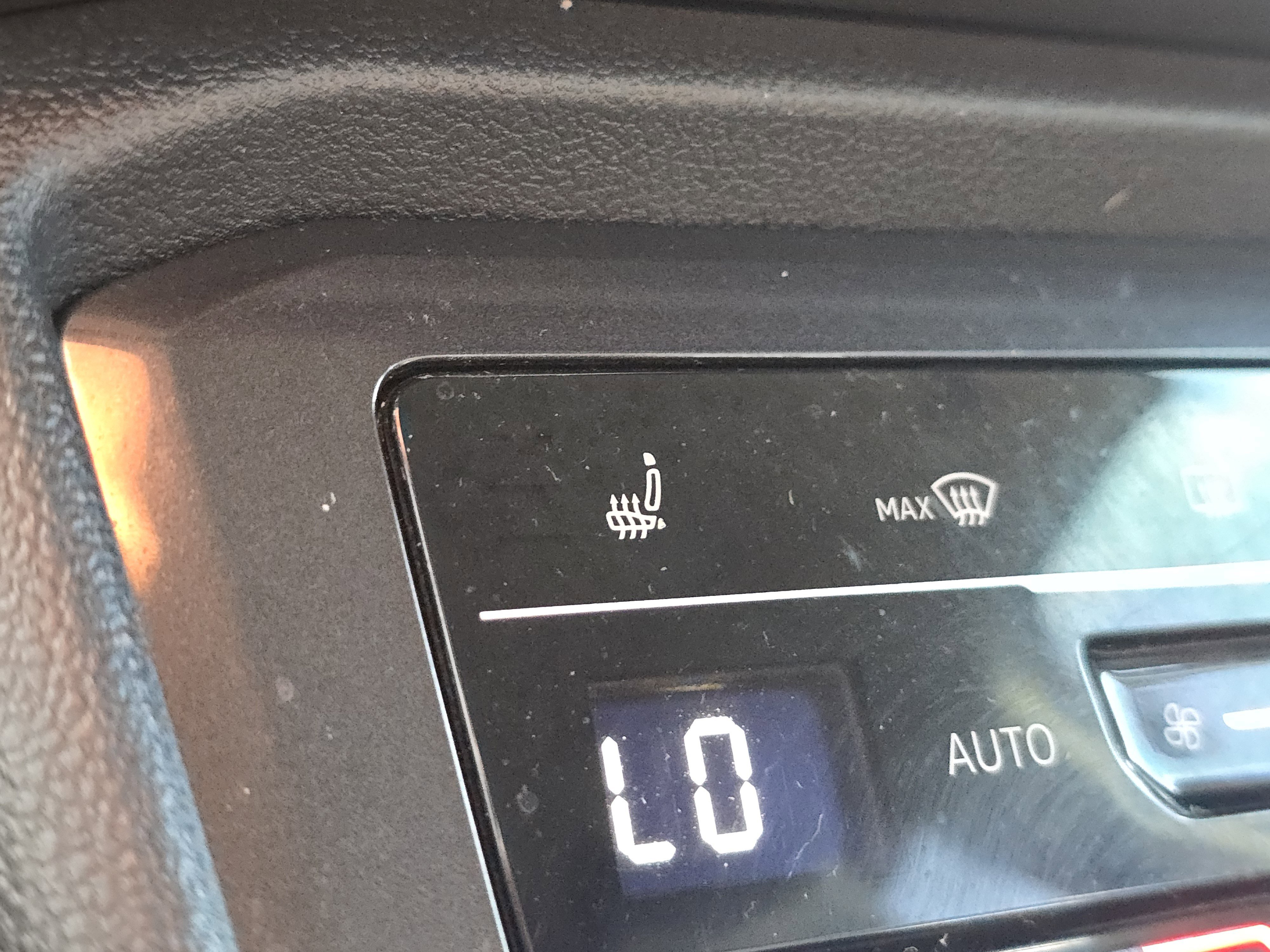 Used 2022 Volkswagen Tiguan SE image 11