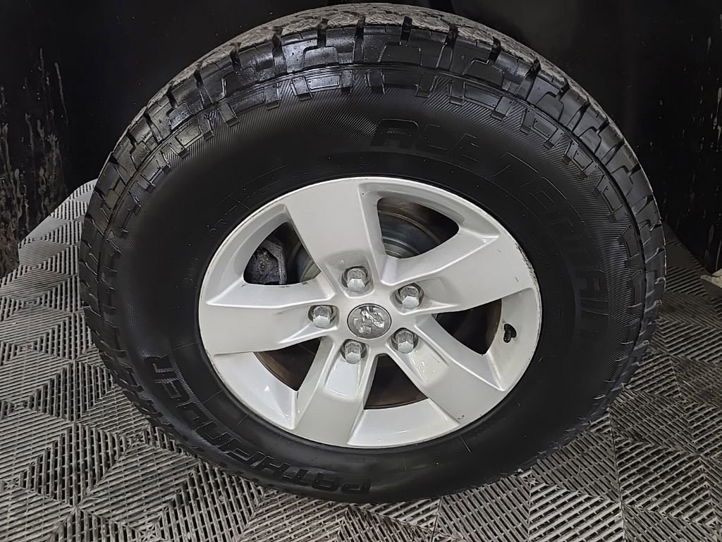 Used 2016 RAM 1500 Tradesman w/ Chrome Appearance Group AWD/4WD image 13