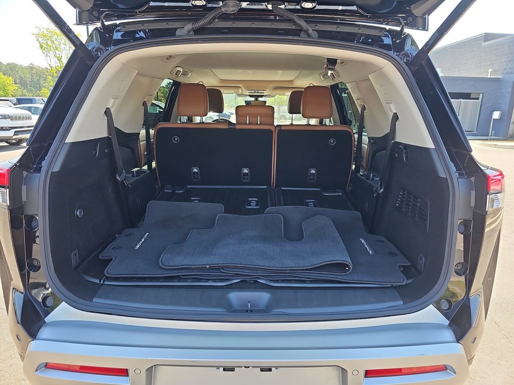 Used 2024 Nissan Pathfinder Platinum w/ Cargo Package image 17