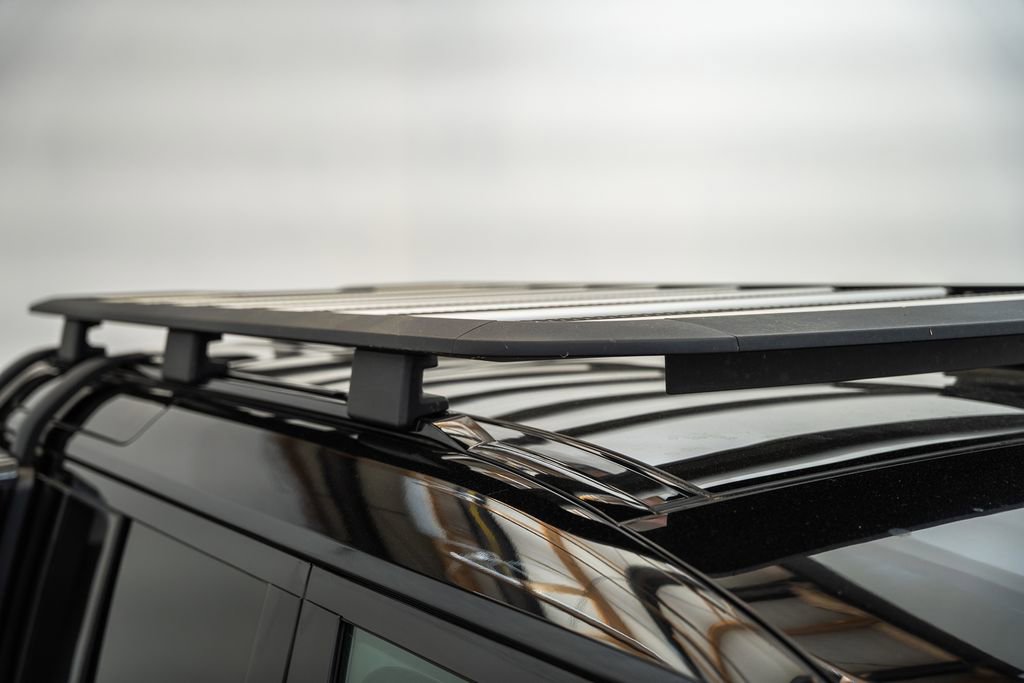 Used 2022 Land Rover Defender 110 X-Dynamic HSE AWD/4WD image 18