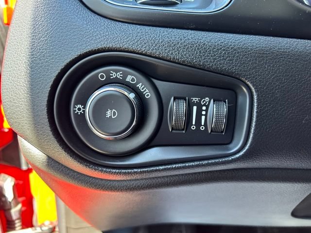 Used 2020 Jeep Renegade Limited w/ UConnect 8.4 Nav Group AWD/4WD image 16