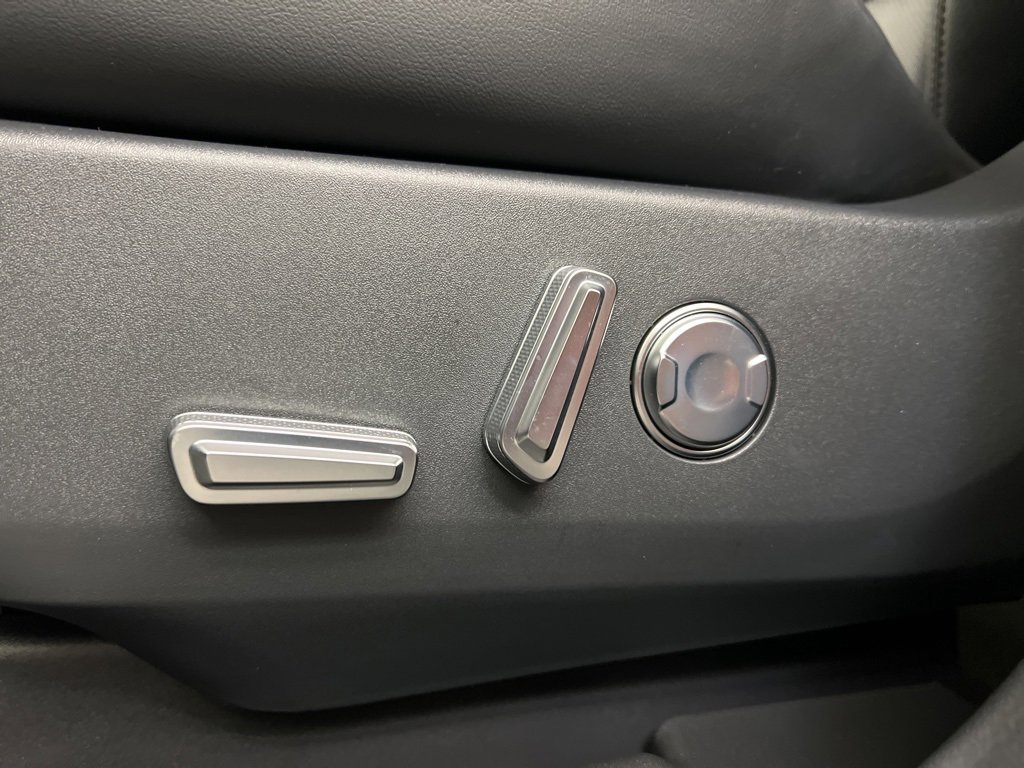 Used 2025 Lincoln Nautilus Premier w/ Equipment Group 102A image 28