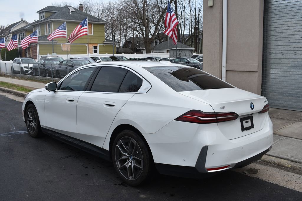 Used 2024 BMW i5 eDrive40i image 8