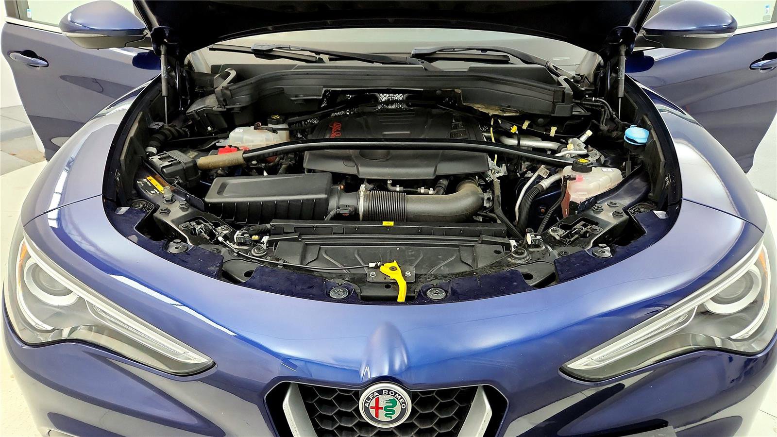 Used 2020 Alfa Romeo Stelvio Ti w/ Active Blind Spot Package AWD/4WD image 15