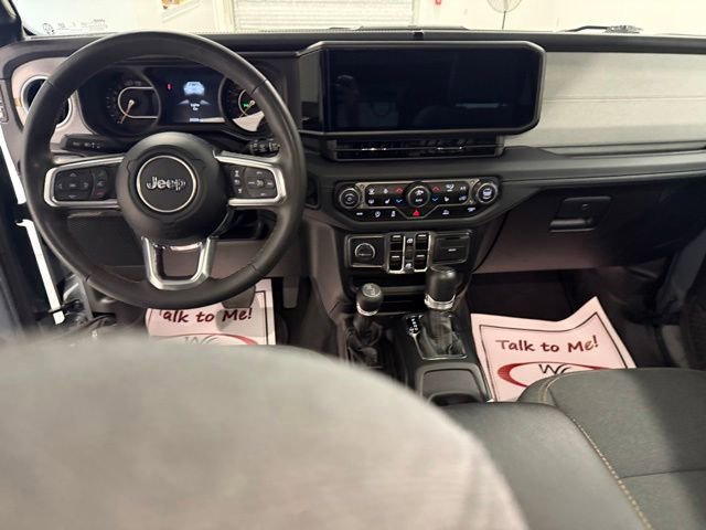 Used 2024 Jeep Wrangler Unlimited Sahara AWD/4WD image 13