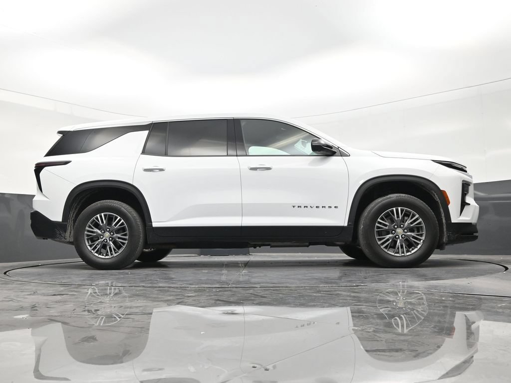Used 2024 Chevrolet Traverse LS FWD image 25