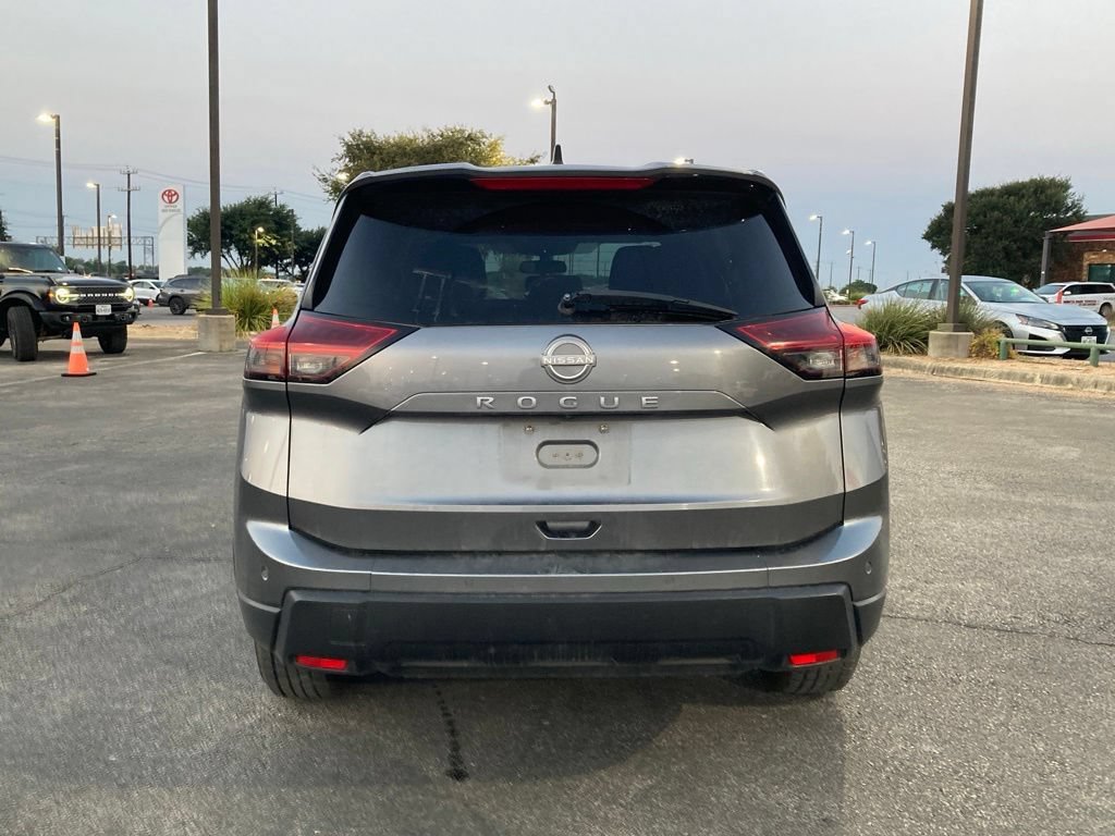 Used 2024 Nissan Rogue S FWD image 6
