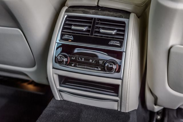 Used 2018 BMW 740i xDrive AWD/4WD image 25