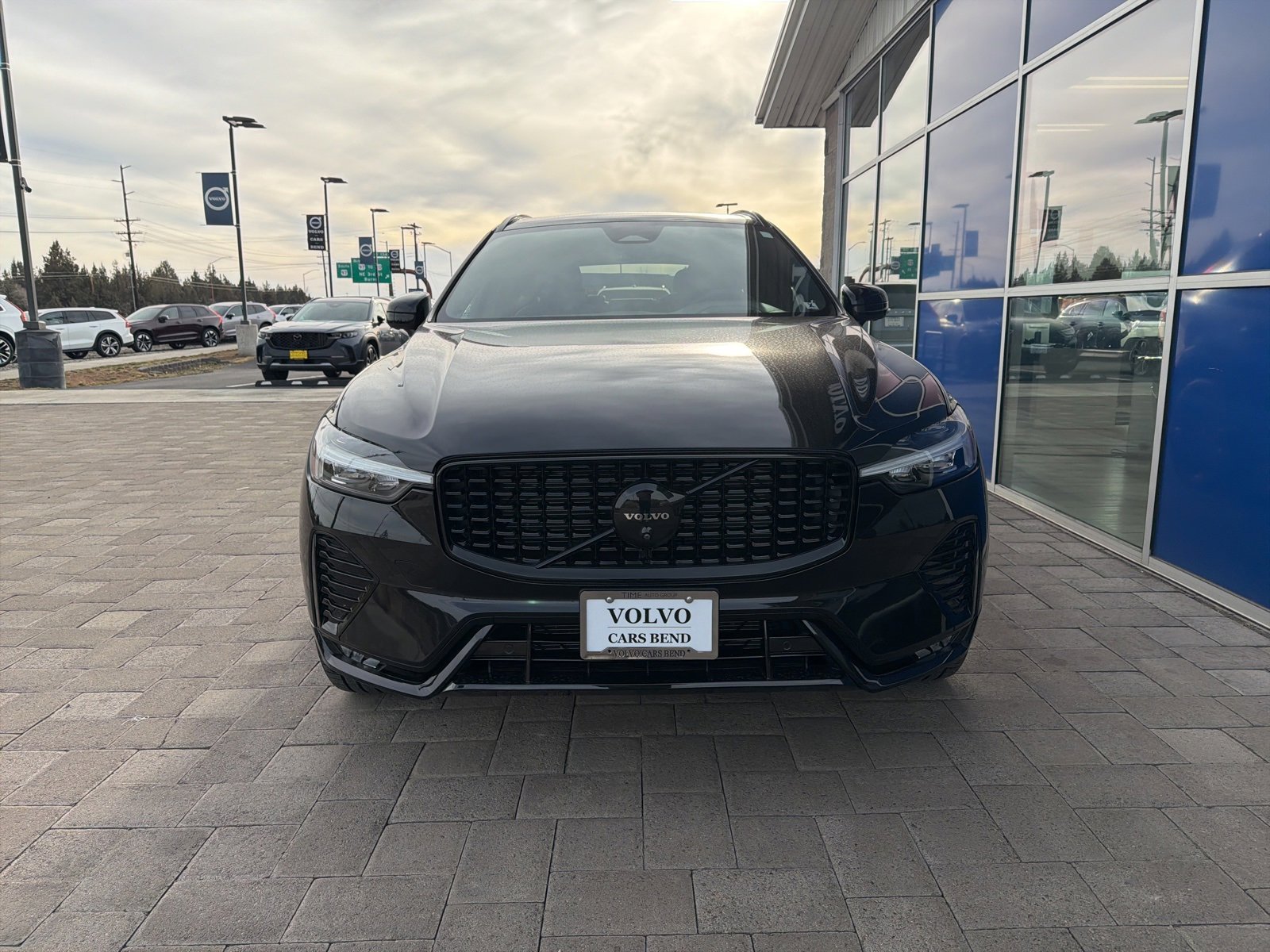 Used 2024 Volvo XC60 B5 Ultimate w/ Protection Package Premier image 7