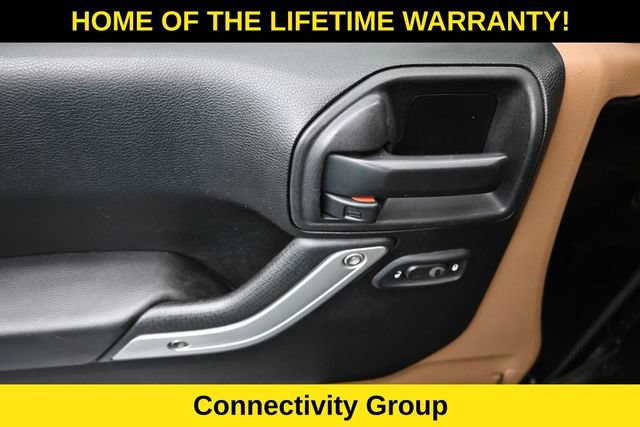 Used 2013 Jeep Wrangler Unlimited Rubicon w/ Connectivity Group AWD/4WD image 13