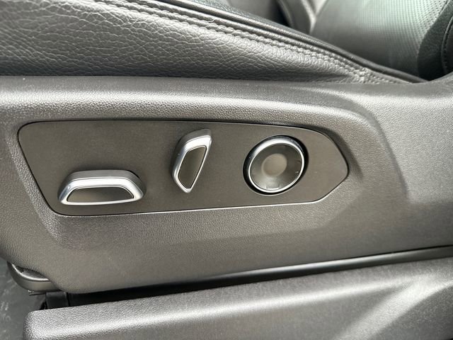 Used 2024 GMC Sierra 3500 Denali w/ Denali Reserve Package image 39