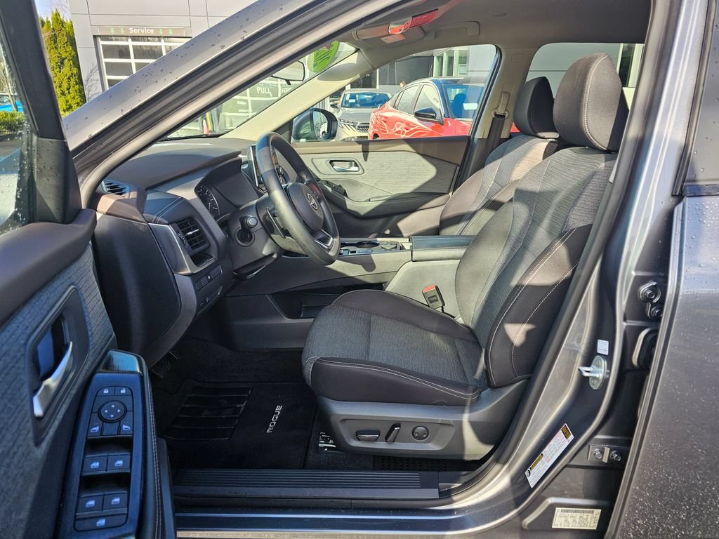 Used 2023 Nissan Rogue SV AWD/4WD image 17