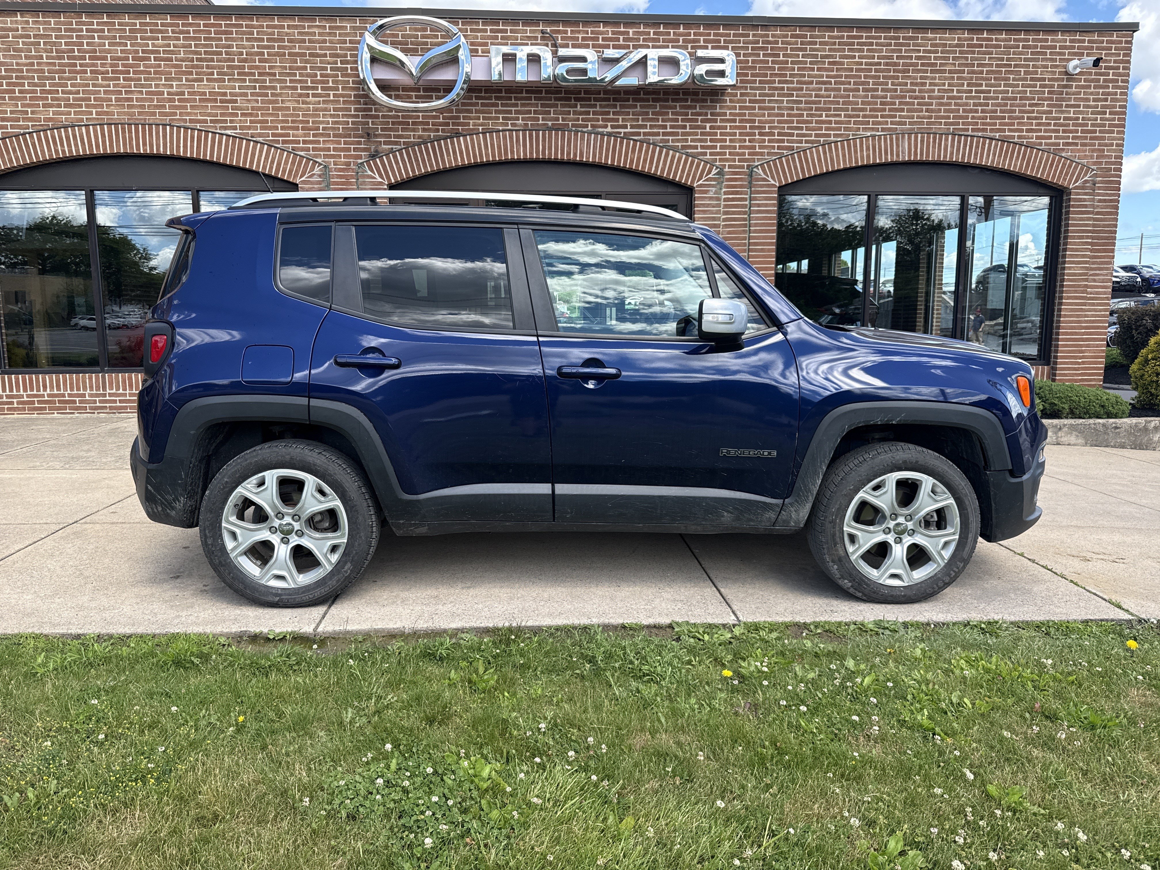 Used 2016 Jeep Renegade Limited AWD/4WD image 4