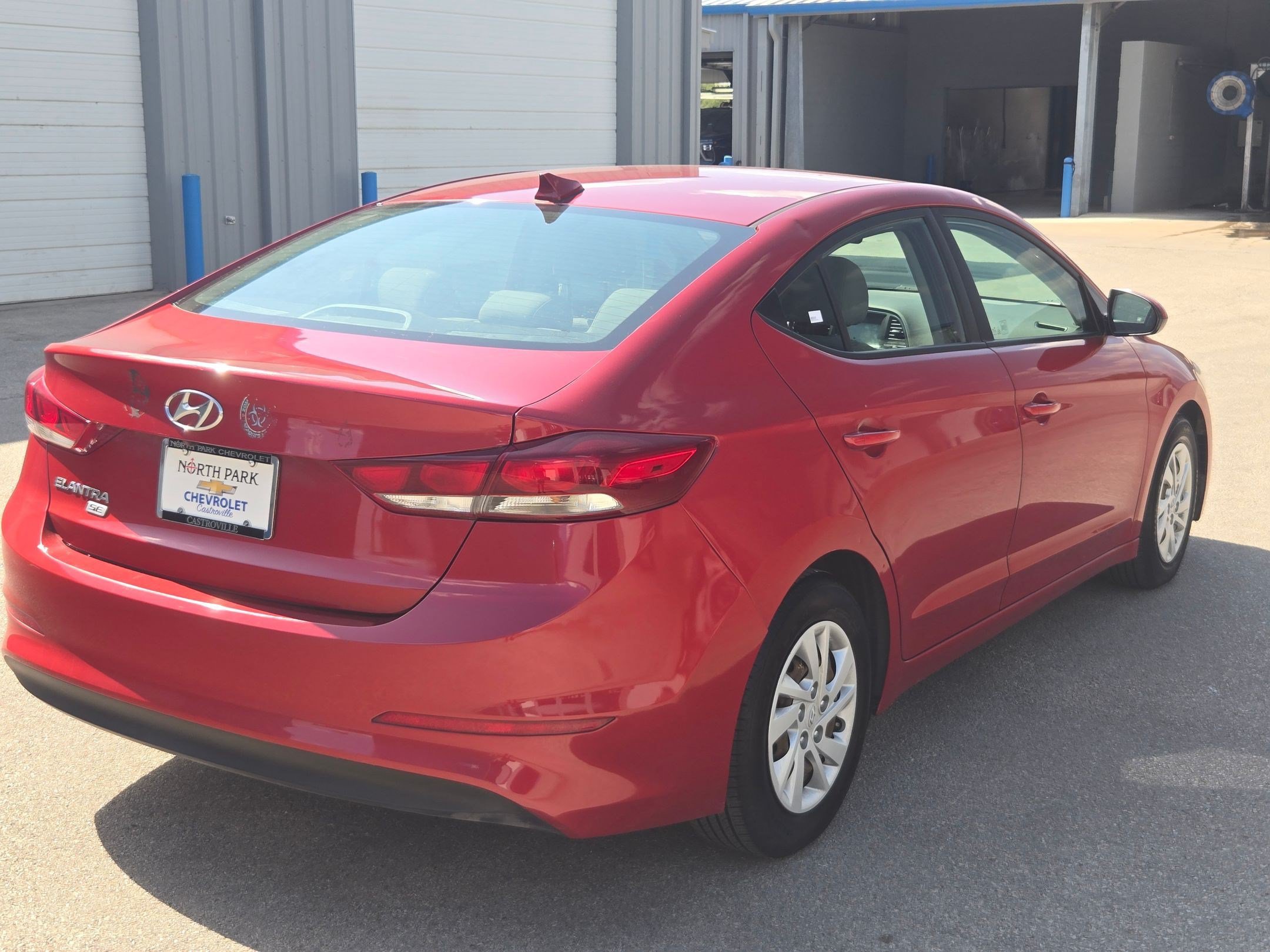 Used 2018 Hyundai Elantra SE w/ SE Connectivity Package 04 FWD image 3