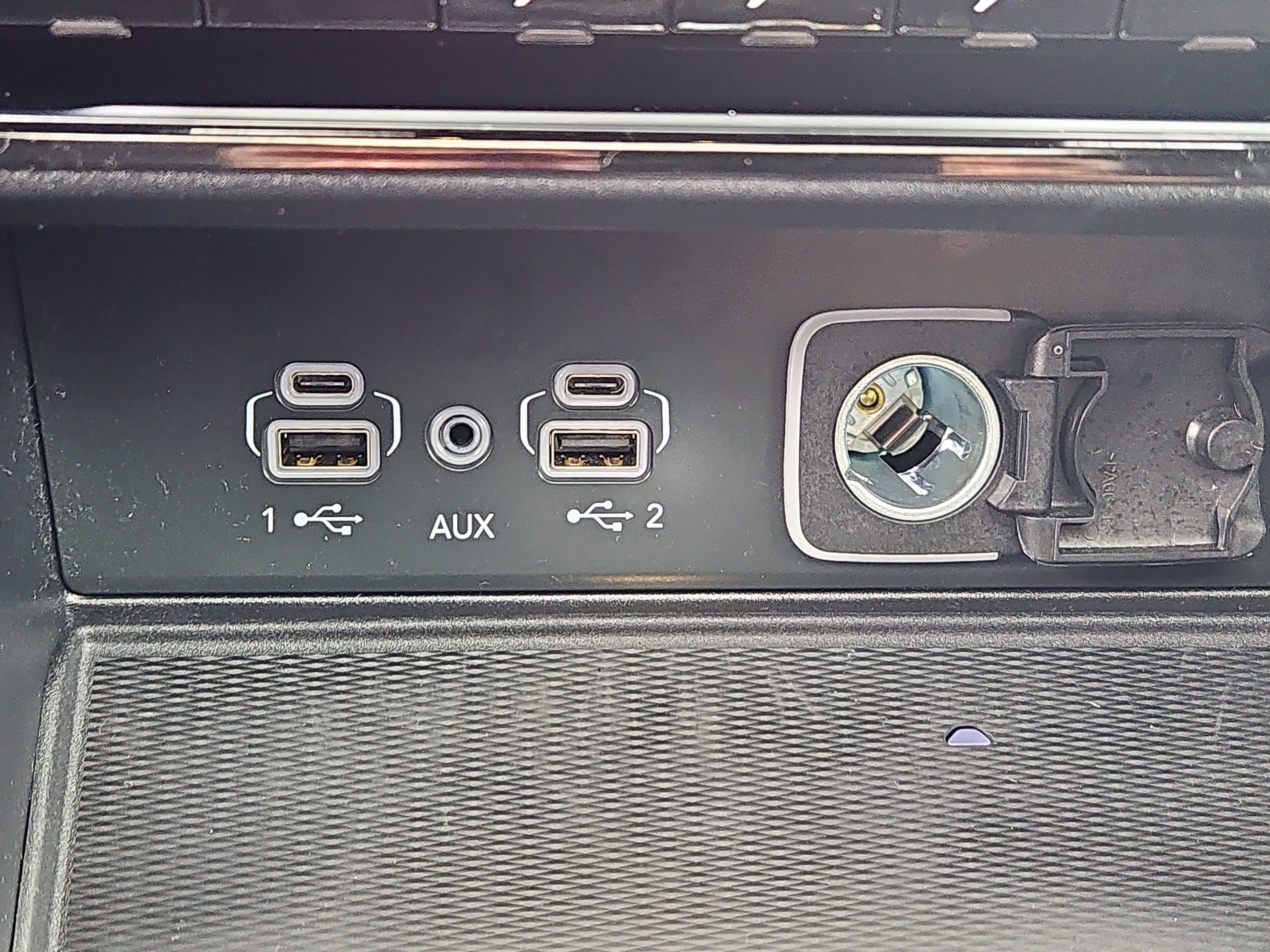 Used 2025 Jeep Grand Cherokee Altitude image 11