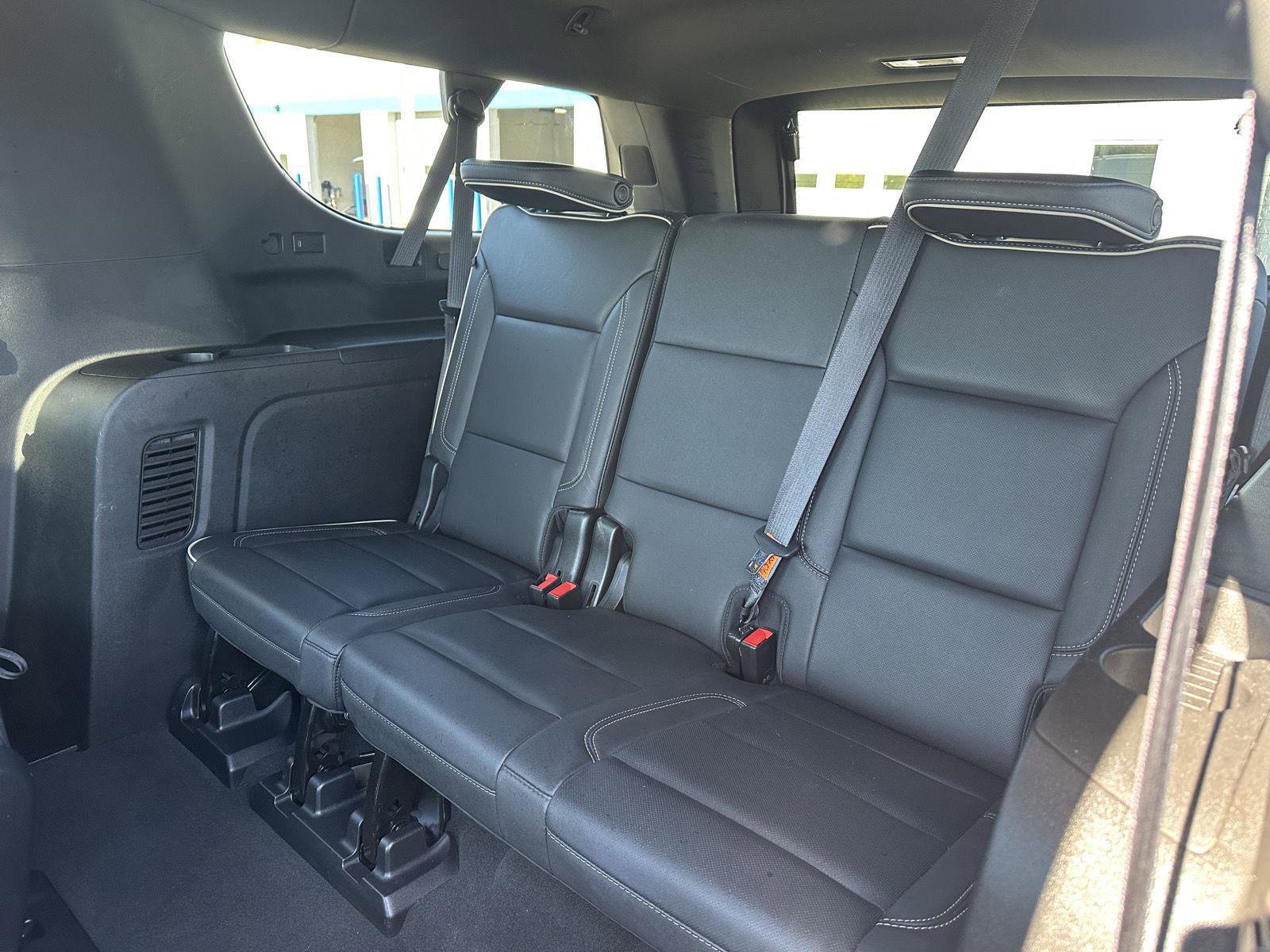 Used 2023 Chevrolet Suburban Premier image 16