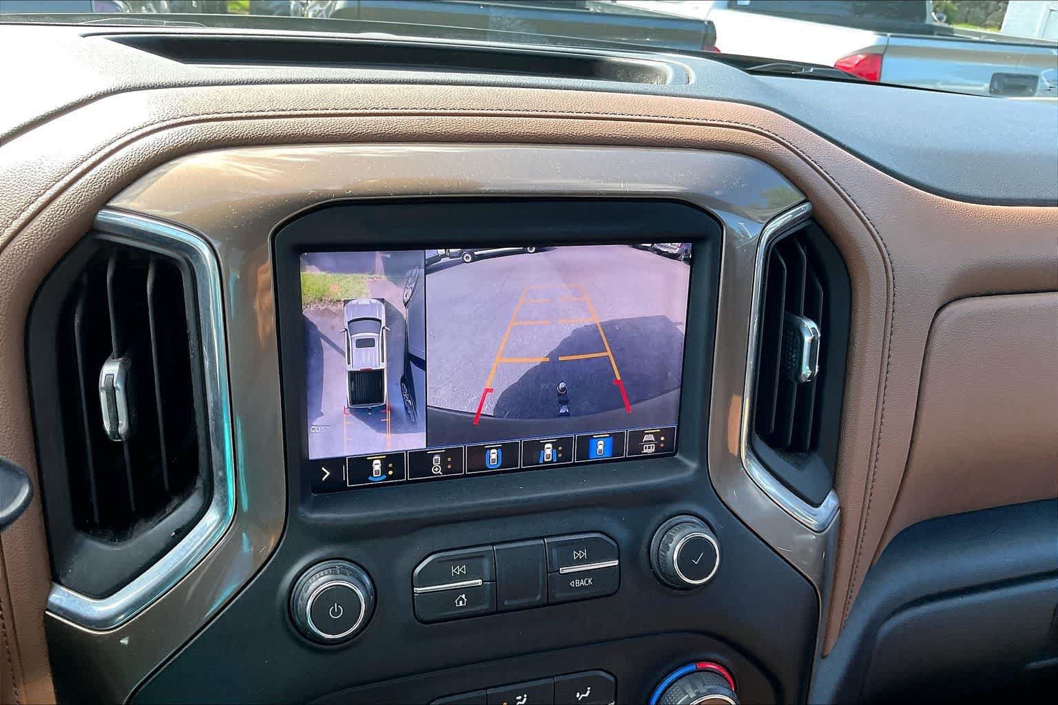 Used 2020 Chevrolet Silverado 1500 High Country w/ Technology Package AWD/4WD image 26