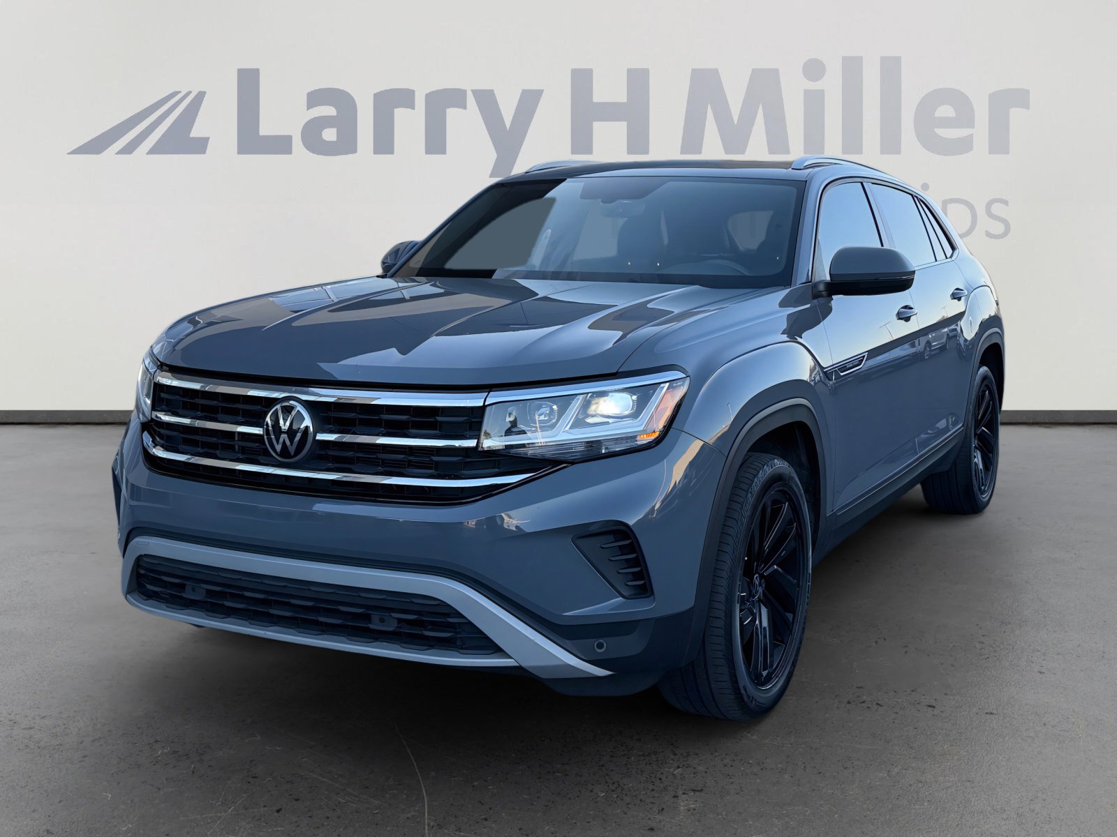 Used 2022 Volkswagen Atlas Cross Sport SE image 1