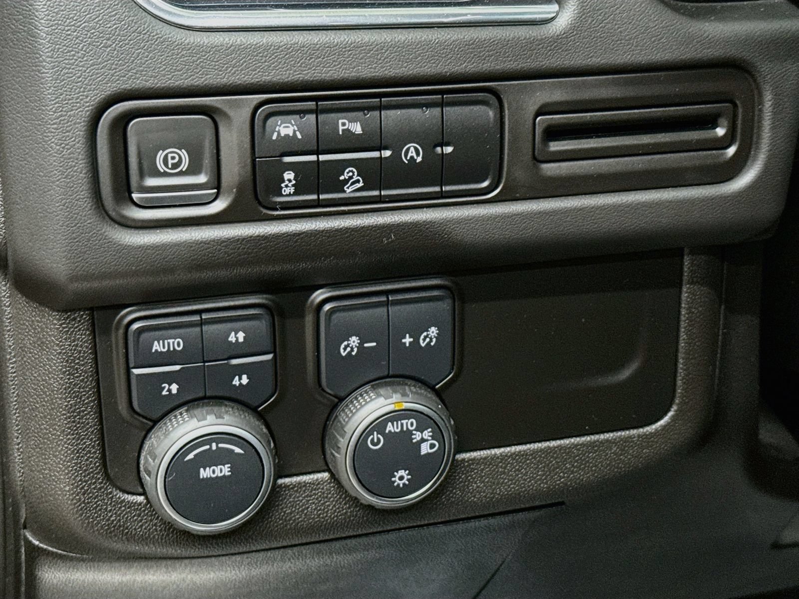 Used 2023 Chevrolet Tahoe Z71 AWD/4WD image 12