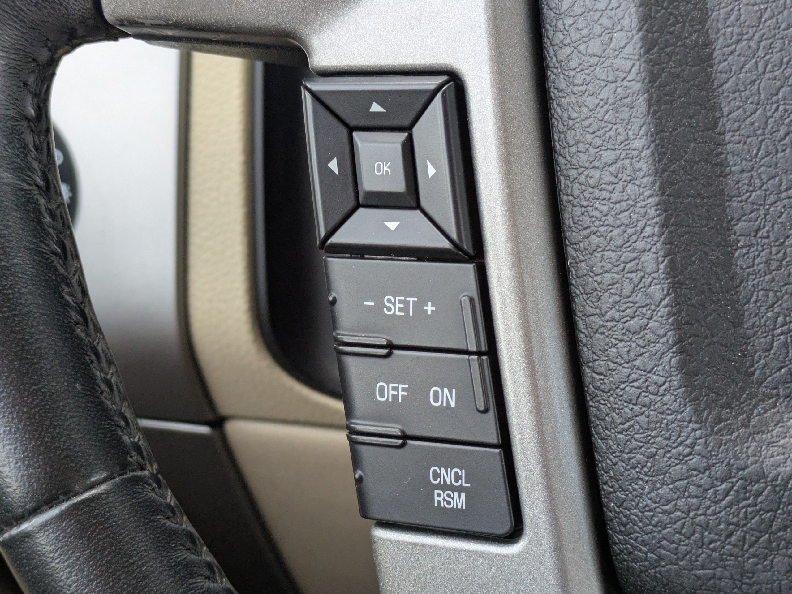 Used 2015 Ford Expedition Limited w/ Equipment Group 301A RWD image 29