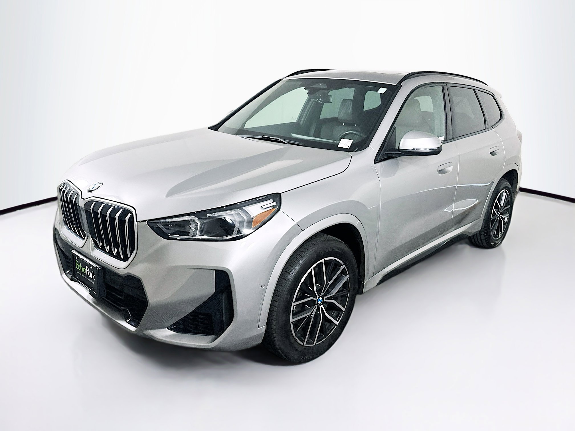 Used 2025 BMW X1 xDrive28i AWD/4WD image 3