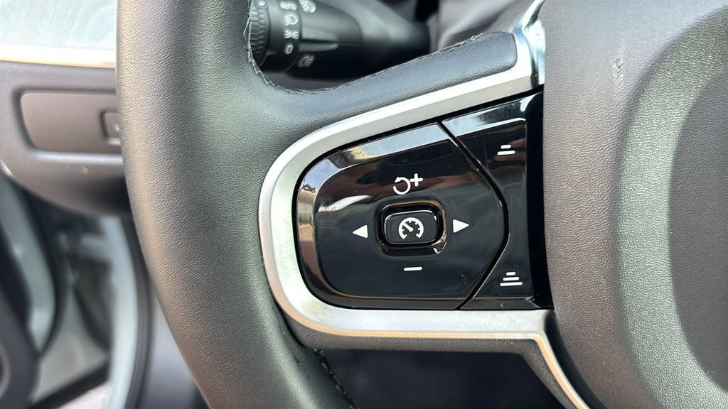 Certified 2025 Volvo XC60 B5 Plus AWD/4WD image 16