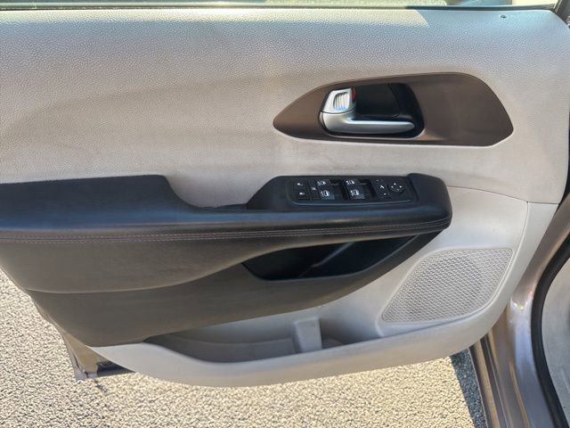 Used 2018 Chrysler Pacifica Touring-L image 18