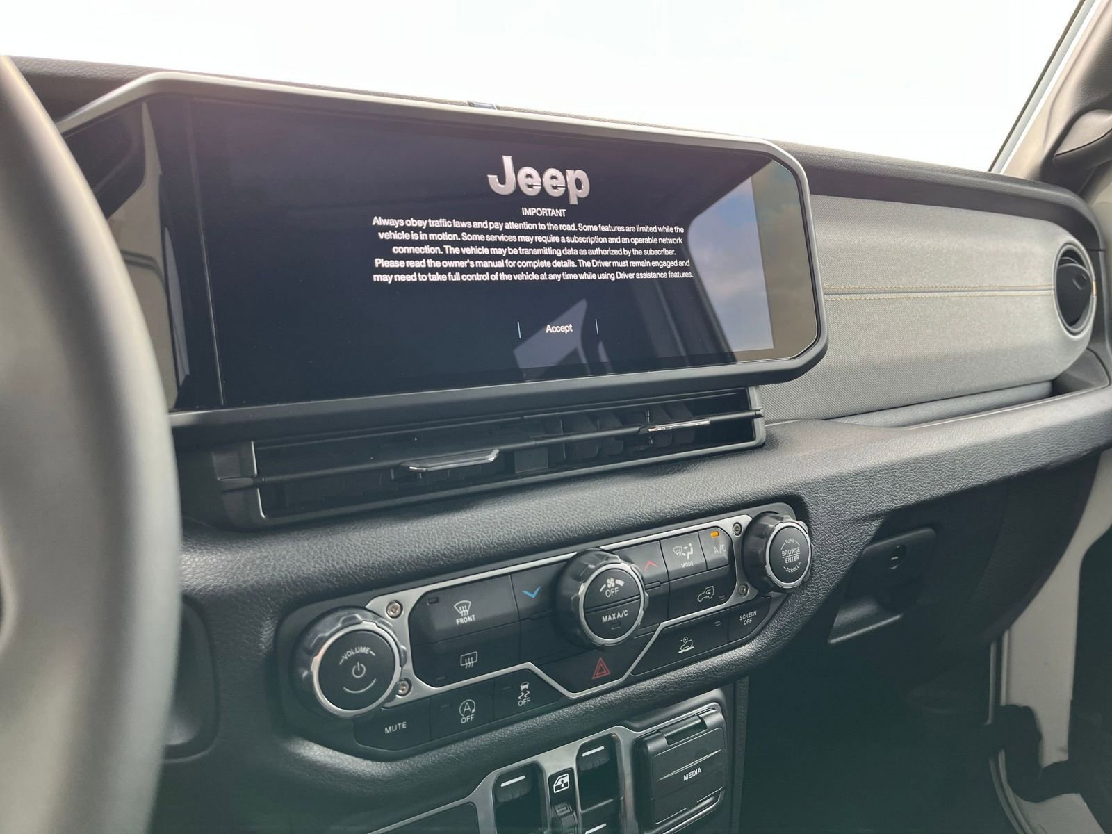 Used 2025 Jeep Wrangler Sport S image 21