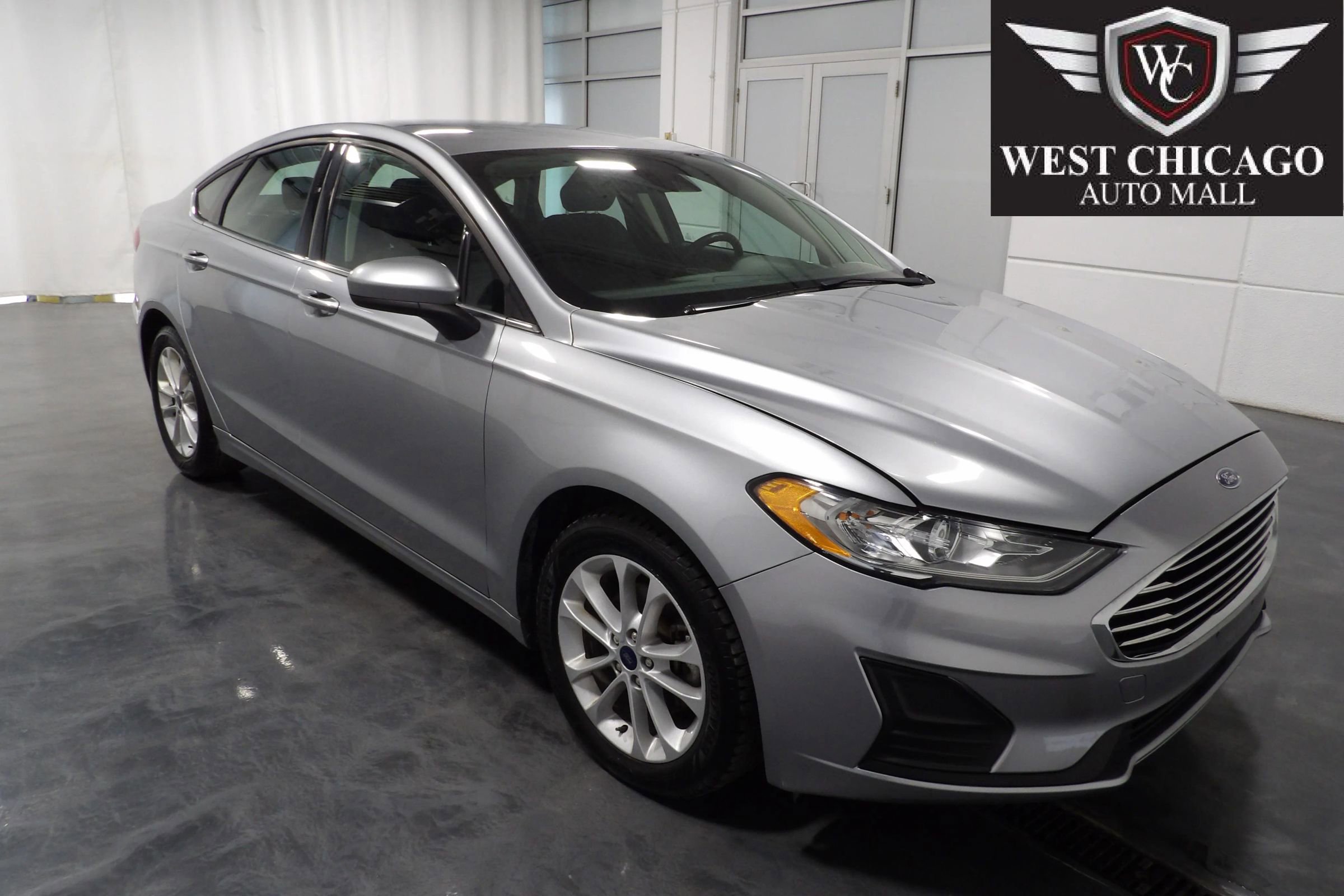 Used 2020 Ford Fusion SE image 1