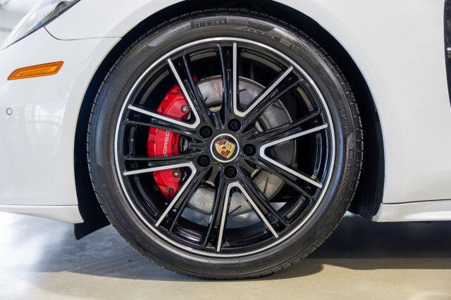 Used 2022 Porsche Panamera GTS w/ Premium Package image 23