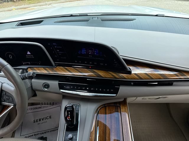 Used 2024 Cadillac Escalade Sport Platinum w/ LPO, ONYX Package AWD/4WD image 16