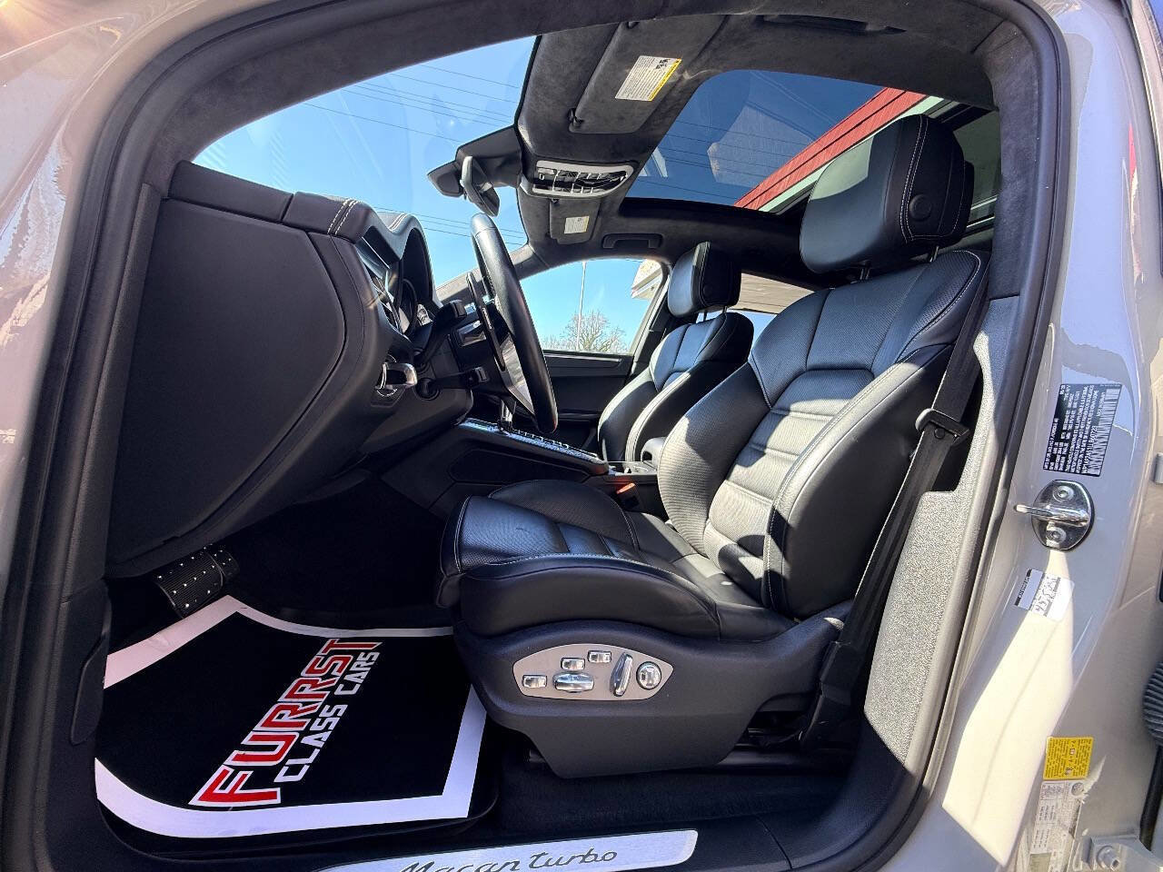 Used 2020 Porsche Macan Turbo image 22