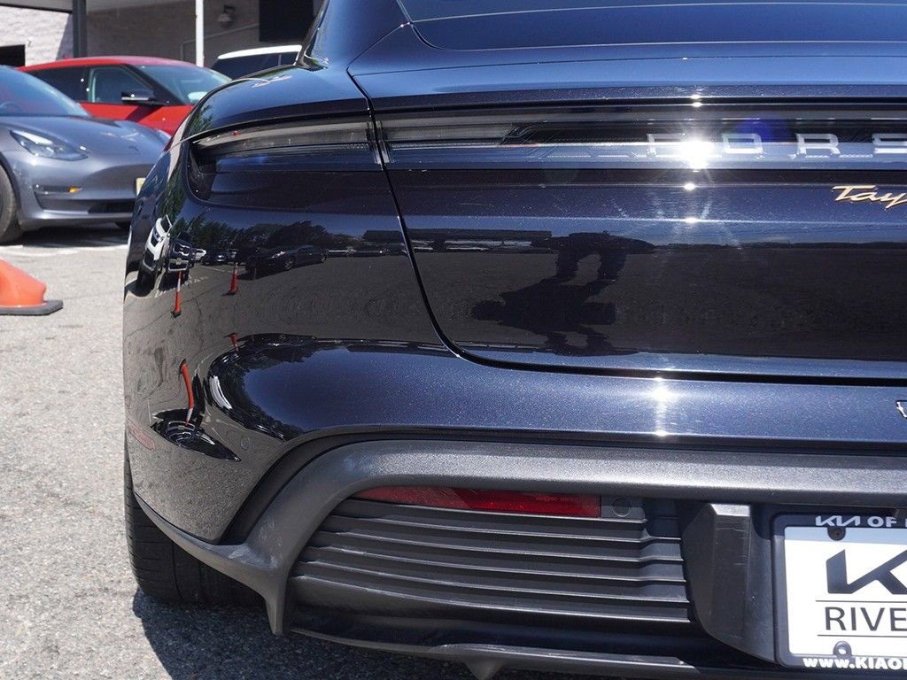 Used 2022 Porsche Taycan RWD image 19