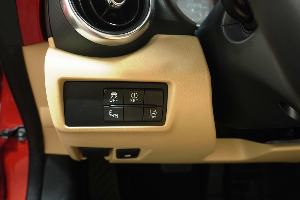 Used 2016 MAZDA MX-5 Miata Grand Touring RWD image 21