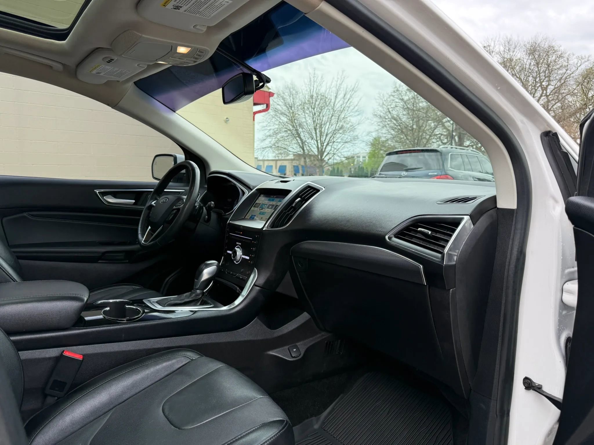 Used 2017 Ford Edge Titanium w/ Equipment Group 301A AWD/4WD image 19