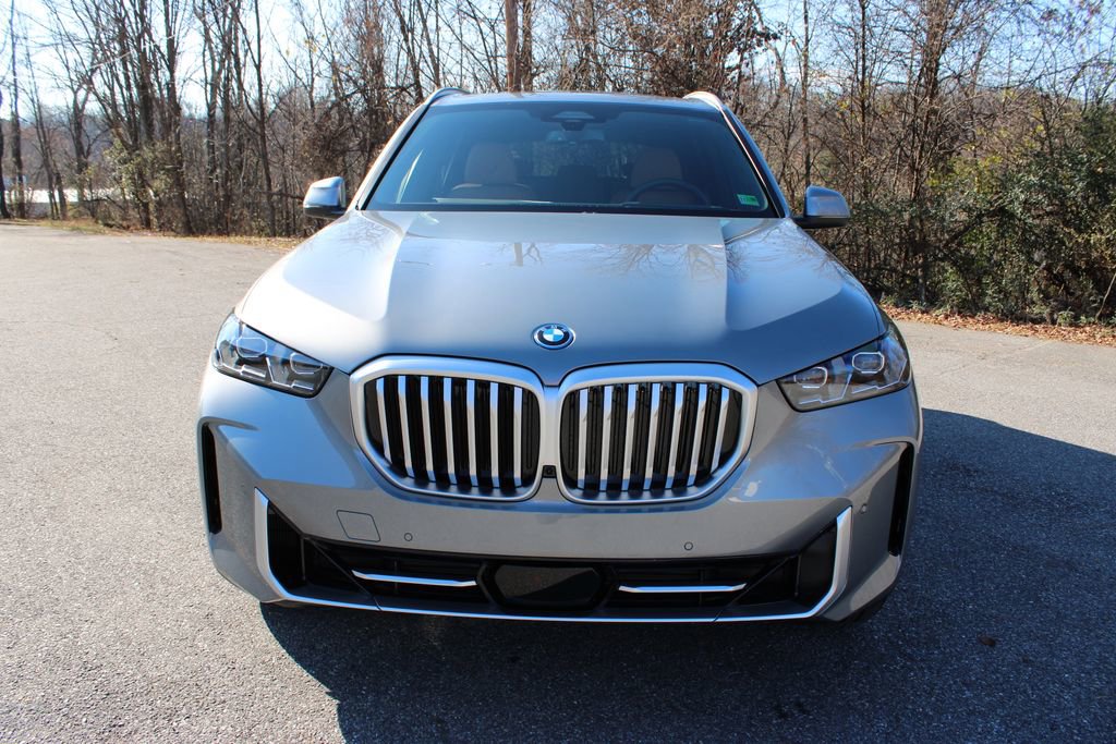 New 2026 BMW X5 xDrive50e w/ Climate Comfort Package image 3